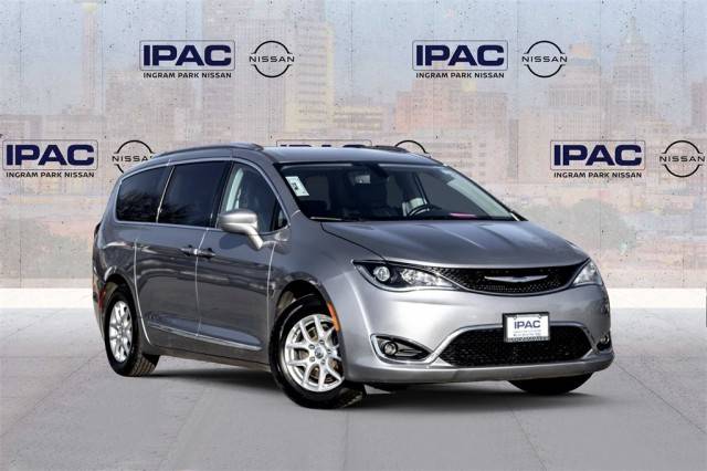 2020 Chrysler Pacifica Minivan Touring L FWD photo