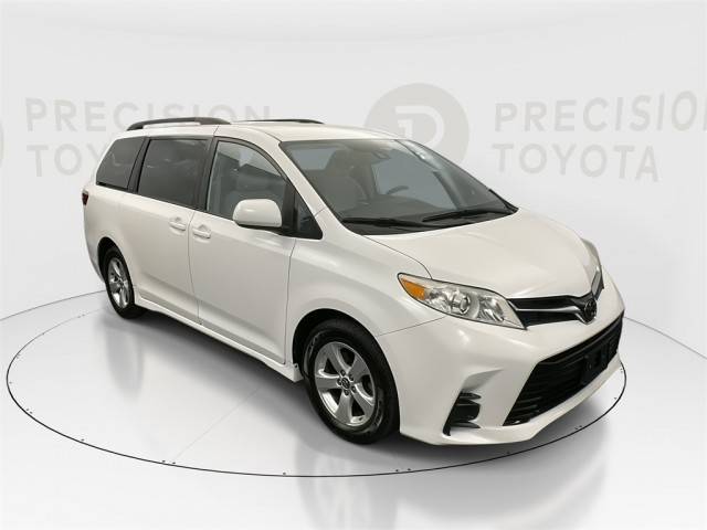 2020 Toyota Sienna LE FWD photo