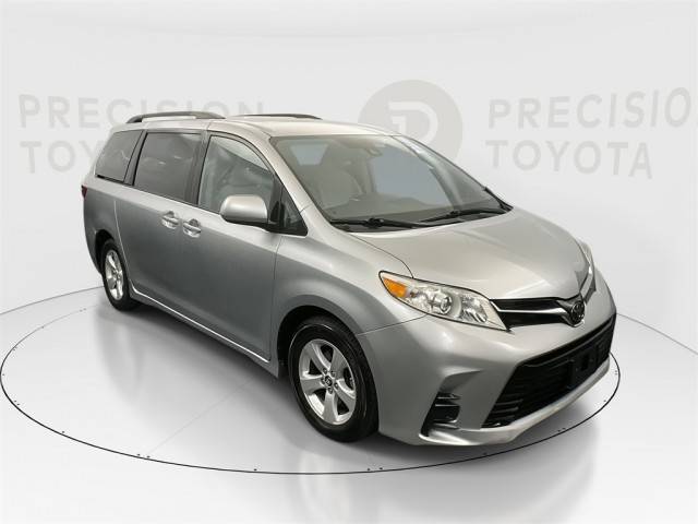 2020 Toyota Sienna LE FWD photo