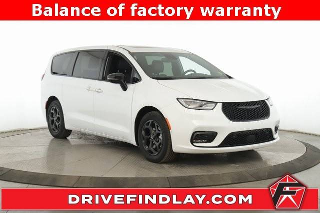 2023 Chrysler Pacifica Minivan Hybrid Limited FWD photo