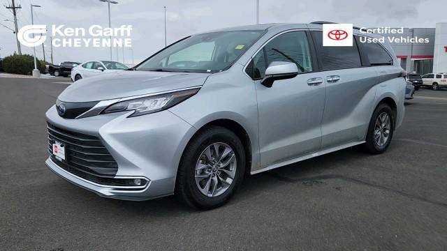 2023 Toyota Sienna XLE FWD photo