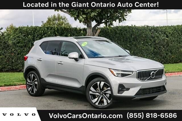 2023 Volvo XC40 Plus Bright Theme AWD photo