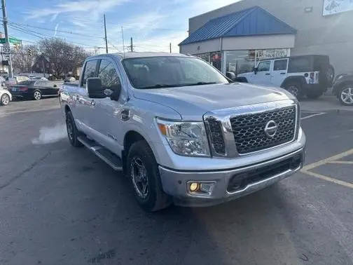 2017 Nissan Titan SV 4WD photo