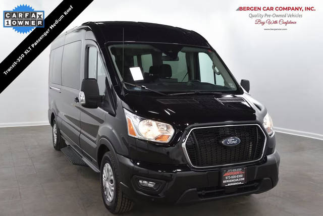 2022 Ford Transit Passenger Wagon XL RWD photo