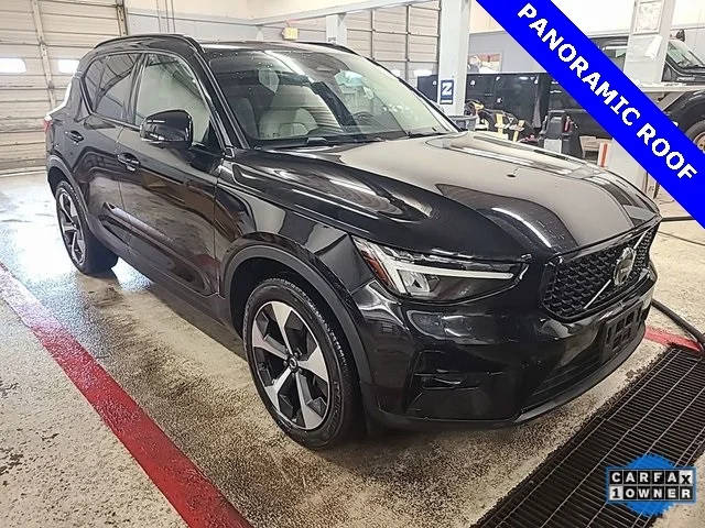 2023 Volvo XC40 Ultimate Dark Theme FWD photo