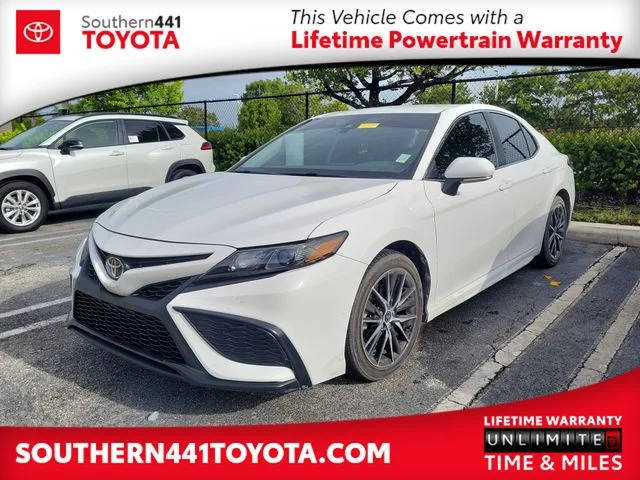 2022 Toyota Camry SE FWD photo