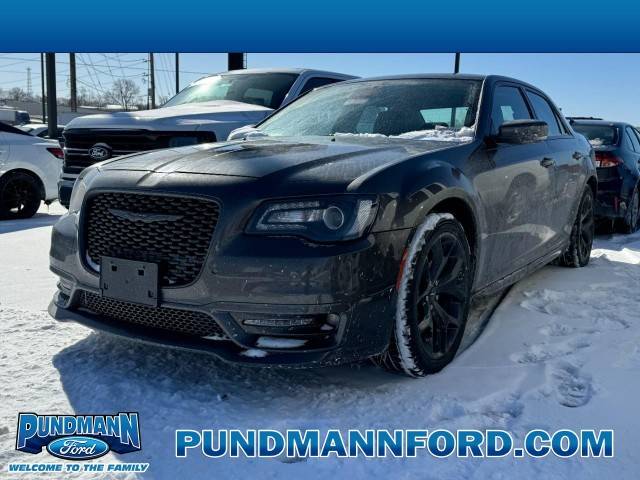 2022 Chrysler 300 Touring L RWD photo