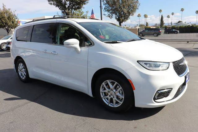 2022 Chrysler Pacifica Minivan Touring L FWD photo