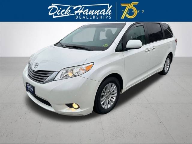 2015 Toyota Sienna XLE FWD photo