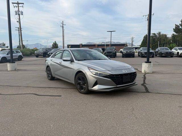 2023 Hyundai Elantra SEL FWD photo