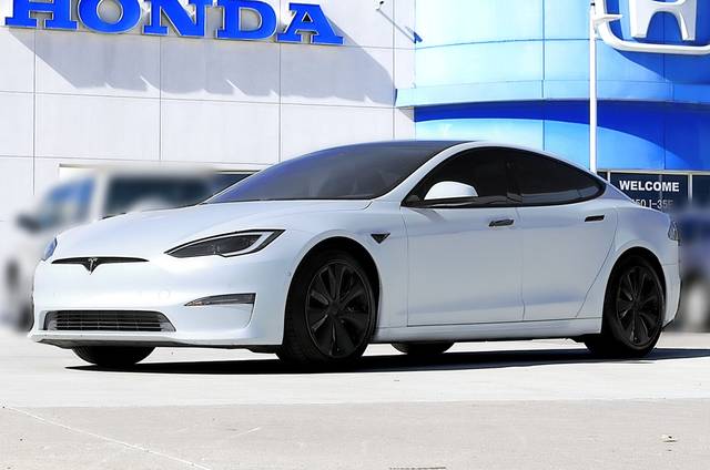 2023 Tesla Model S  AWD photo