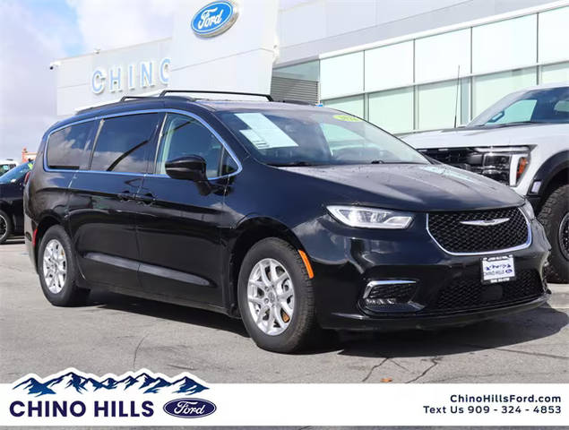 2022 Chrysler Pacifica Minivan Touring L FWD photo