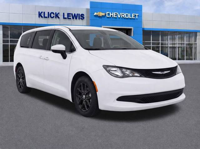 2022 Chrysler Voyager LX FWD photo