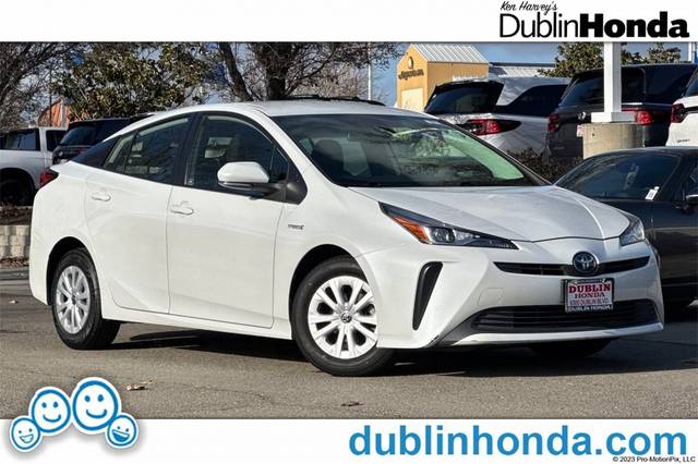 2021 Toyota Prius L Eco FWD photo