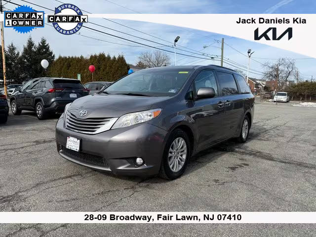 2015 Toyota Sienna XLE FWD photo