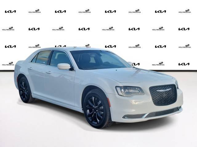 2022 Chrysler 300 Touring AWD photo