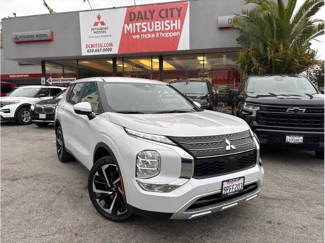 2023 Mitsubishi Outlander  FWD photo