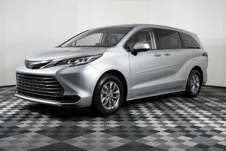 2022 Toyota Sienna LE FWD photo