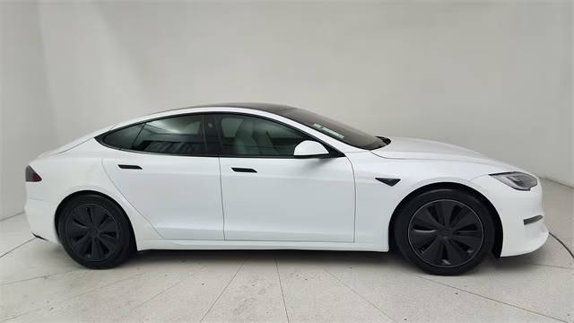 2022 Tesla Model S  AWD photo