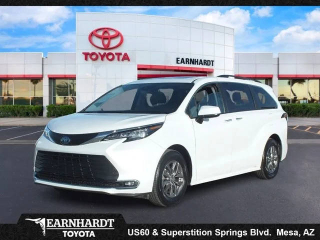 2023 Toyota Sienna XLE FWD photo