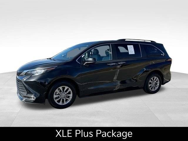 2022 Toyota Sienna XLE FWD photo