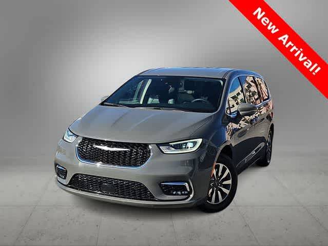 2022 Chrysler Pacifica Minivan Hybrid Touring L FWD photo