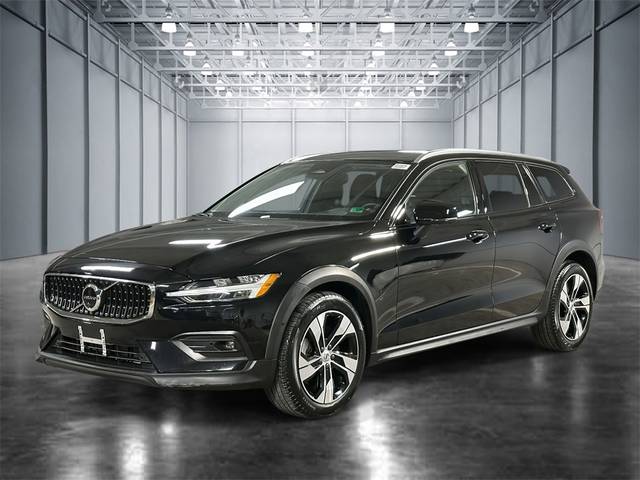 2023 Volvo V60 Cross Country Plus AWD photo