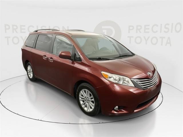 2015 Toyota Sienna XLE FWD photo