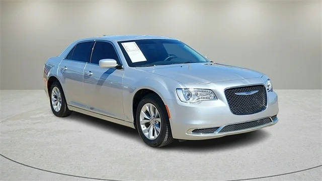 2022 Chrysler 300 Touring RWD photo