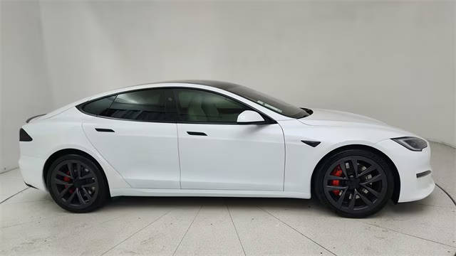 2023 Tesla Model S Plaid AWD photo