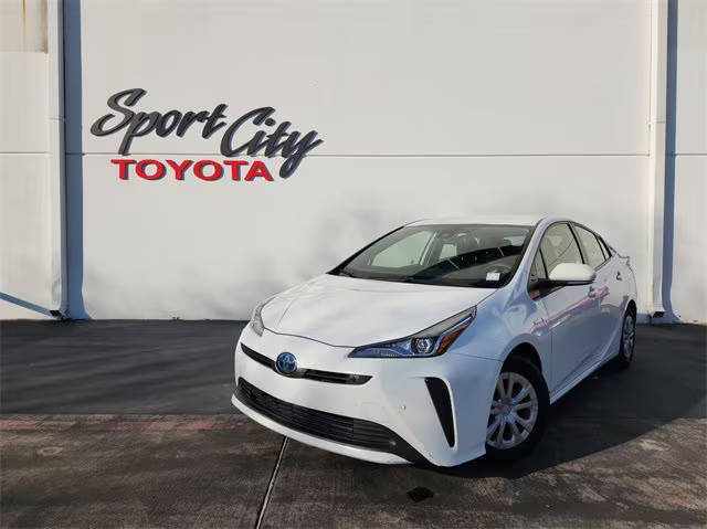 2022 Toyota Prius LE FWD photo