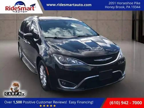 2018 Chrysler Pacifica Minivan Touring L FWD photo