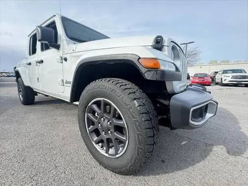 2023 Jeep Gladiator Overland 4WD photo