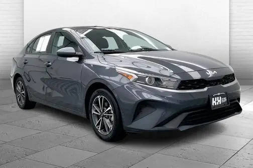 2022 Kia Forte LXS FWD photo