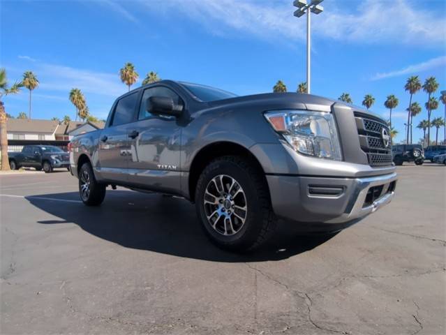 2023 Nissan Titan SV RWD photo