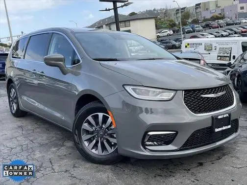 2022 Chrysler Pacifica Minivan Hybrid Touring L FWD photo