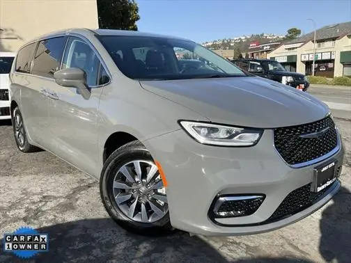 2022 Chrysler Pacifica Minivan Hybrid Touring L FWD photo