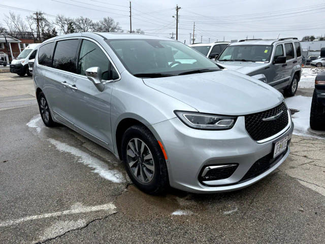 2022 Chrysler Pacifica Minivan Hybrid Limited FWD photo