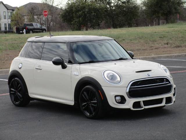 2015 MINI Hardtop 2 Door S FWD photo