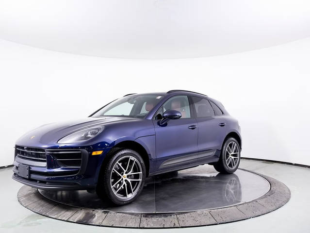 2022 Porsche Macan  AWD photo