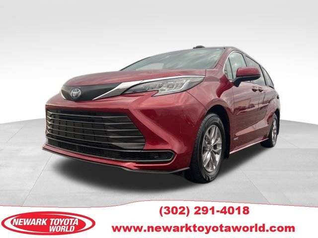 2021 Toyota Sienna LE FWD photo