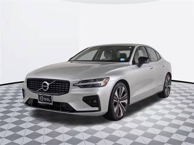 2022 Volvo S60 Momentum FWD photo