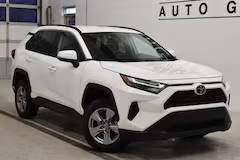 2023 Toyota RAV4 XLE AWD photo