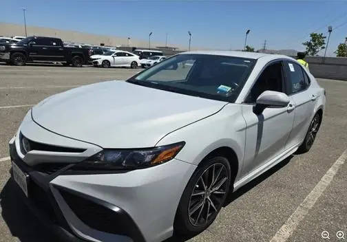 2022 Toyota Camry Hybrid SE FWD photo