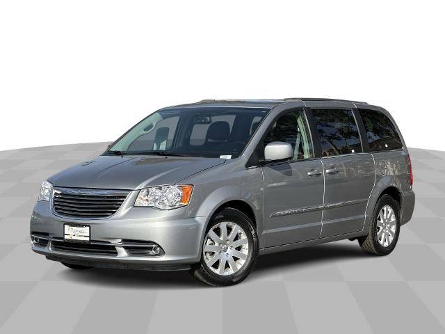 2016 Chrysler Town and Country Touring FWD photo