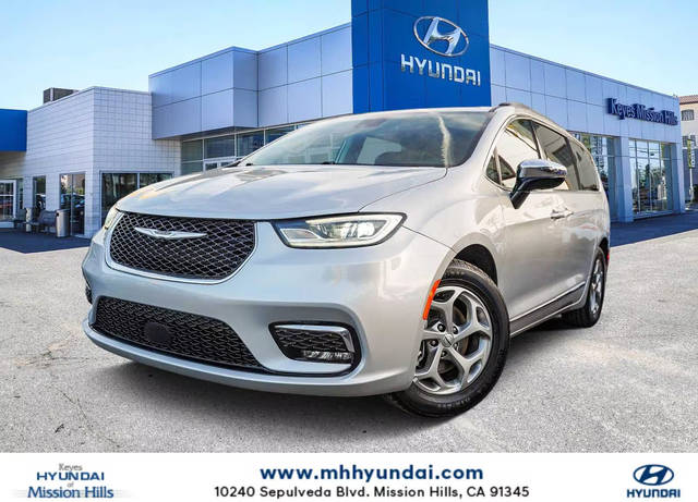 2023 Chrysler Pacifica Minivan Limited FWD photo