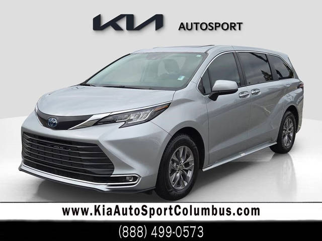 2023 Toyota Sienna XLE FWD photo