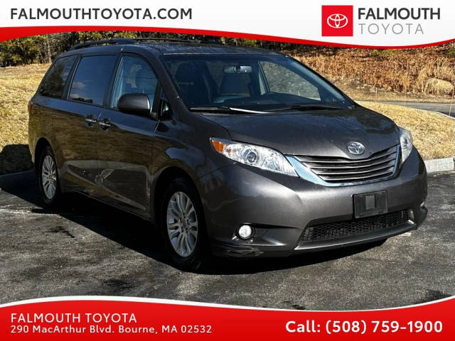 2017 Toyota Sienna XLE Auto Access Seat FWD photo