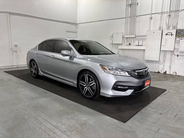 2017 Honda Accord Touring FWD photo