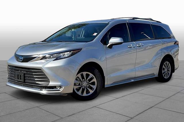 2023 Toyota Sienna XLE FWD photo